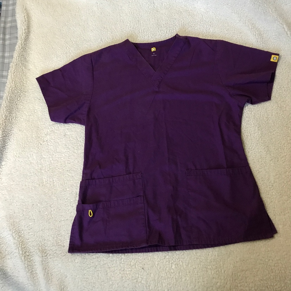 Wonder wink scrub top